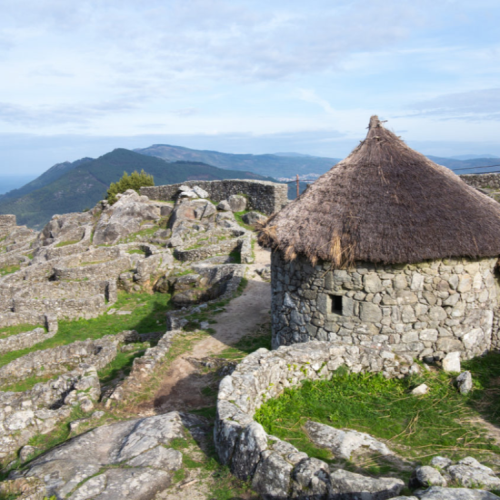 COACH TOUR 22ND-28TH DECEMBER 2025 CHRISTMAS WITH THE HAYES