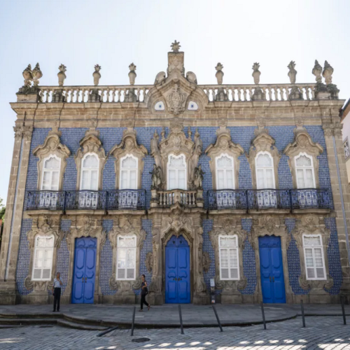 COACH TOUR 22ND-28TH DECEMBER 2025 CHRISTMAS WITH THE HAYES