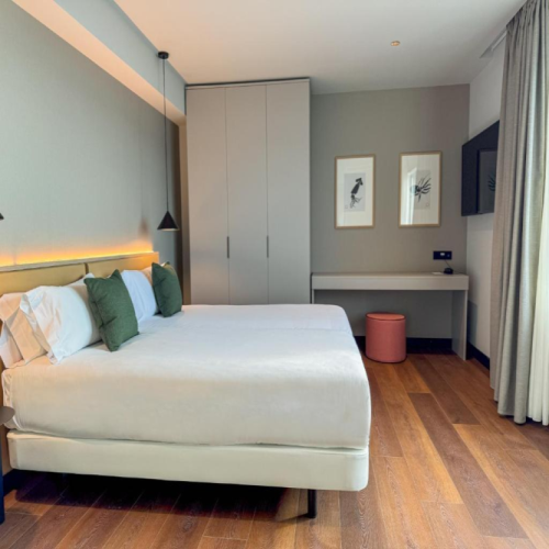 COACH TOUR 22ND-28TH DECEMBER 2025 CHRISTMAS WITH THE HAYES