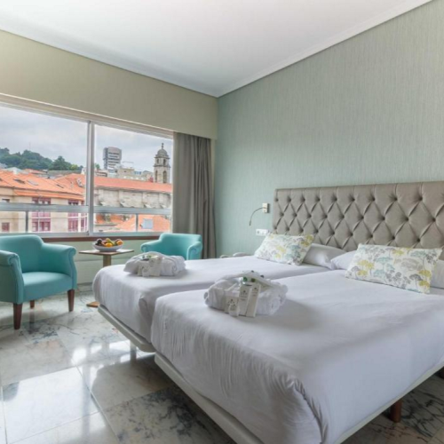 COACH TOUR 22ND-28TH DECEMBER 2025 CHRISTMAS WITH THE HAYES