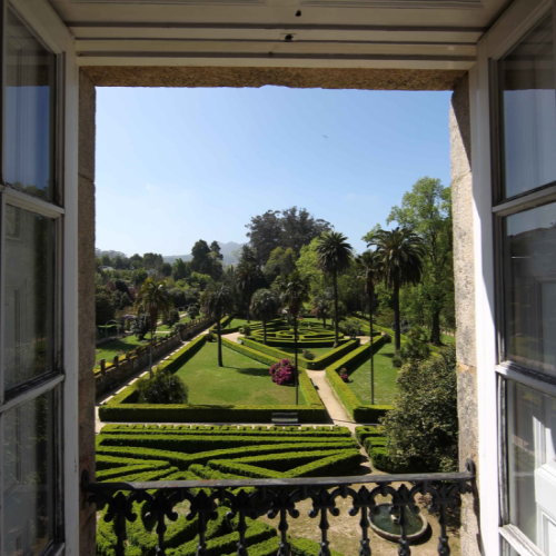 COACH TOUR 22ND-28TH DECEMBER 2025 CHRISTMAS WITH THE HAYES