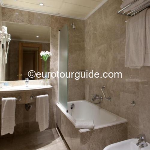 COACH TOUR 21ST-25TH APRIL 2026 SPANISH OPEN TENNIS MADRID - Image 10