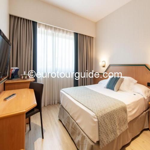 COACH TOUR 21ST-25TH APRIL 2026 SPANISH OPEN TENNIS MADRID - Image 5