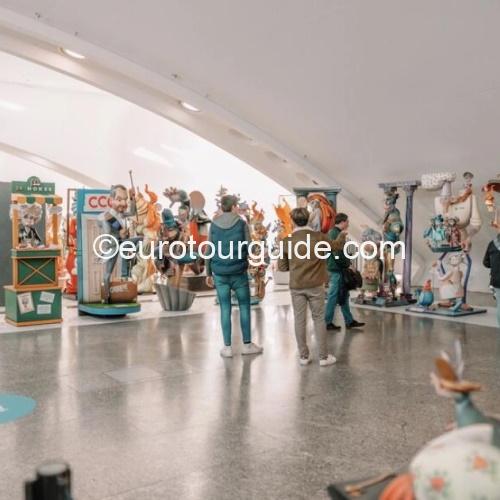 EuroTourGuide Coach Tours Shen Yun Ninots